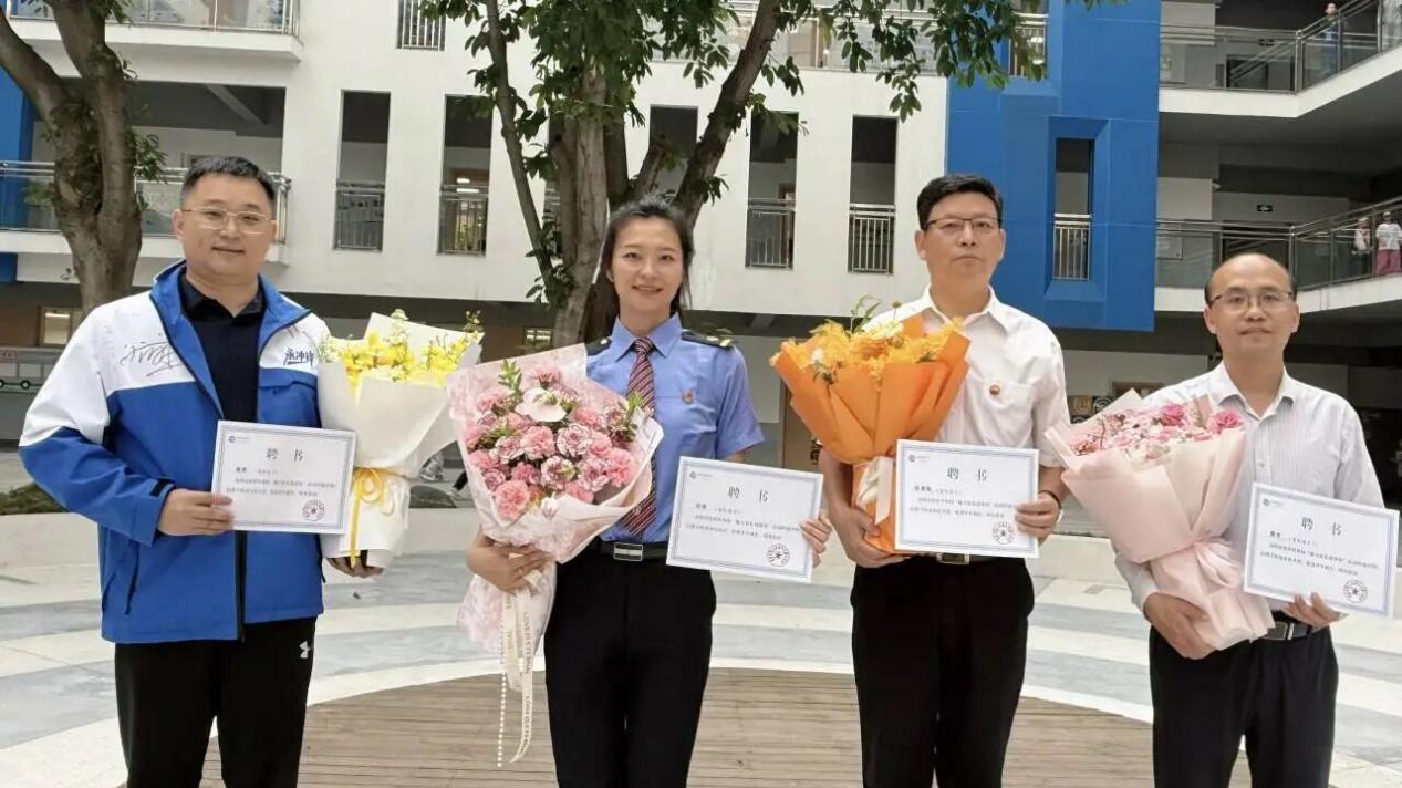 新村同创小学校“魅力家长进课堂”活动，打开家校共育新方式