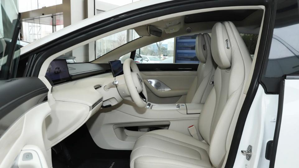 没特色是大问题，智界S7实力不错，遗憾销量成绩不理想