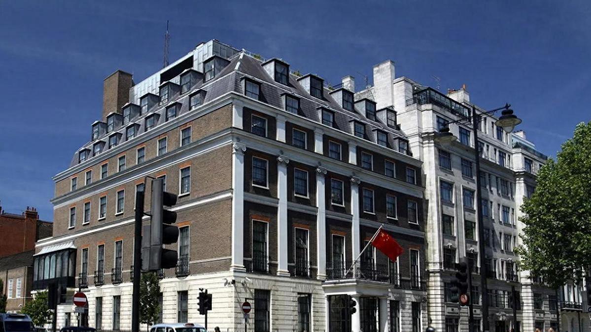 英国批准中国建新使馆，却被自己人告上法庭，中国只要一个结果