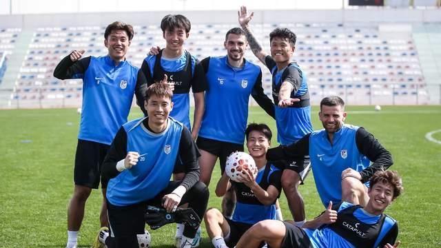 申花门前站个薛庆浩，斯坦丘远射有准头 大连客场力争1分 8新援首秀