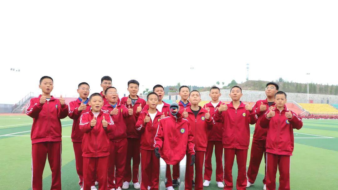 郑州汽车工程职业学院走进鹅坡武校开展科技展演活动