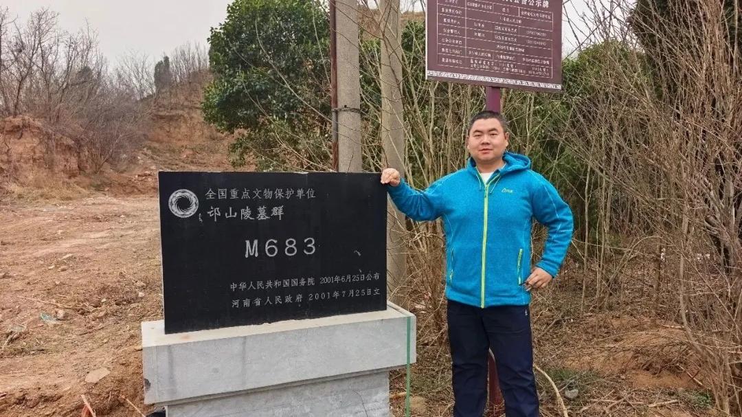 洛阳北邙山：航拍M683号墓和周围墓冢