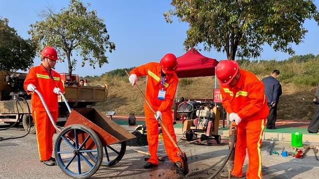 为什么公路养护工的工资那么低，却还是没有人辞职？