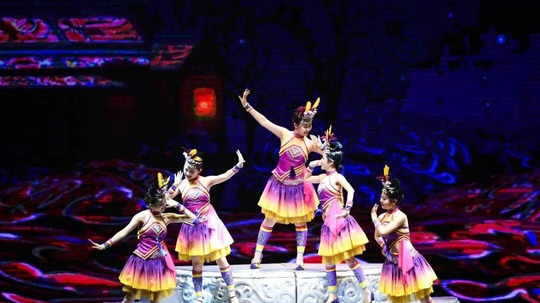 人气爆棚！《多彩贵州风》单日连演三场，燃动贵州旅游旺季！