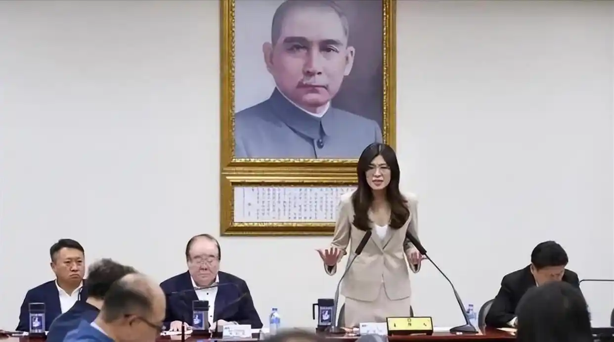 郑丽文清剿国民党内鬼出必杀技！吴敦义书法直上热榜！功夫深厚！