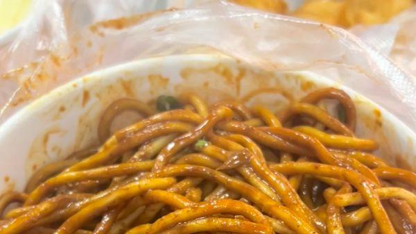 武汉过早不重样，自行车把上挂着的热干面江湖