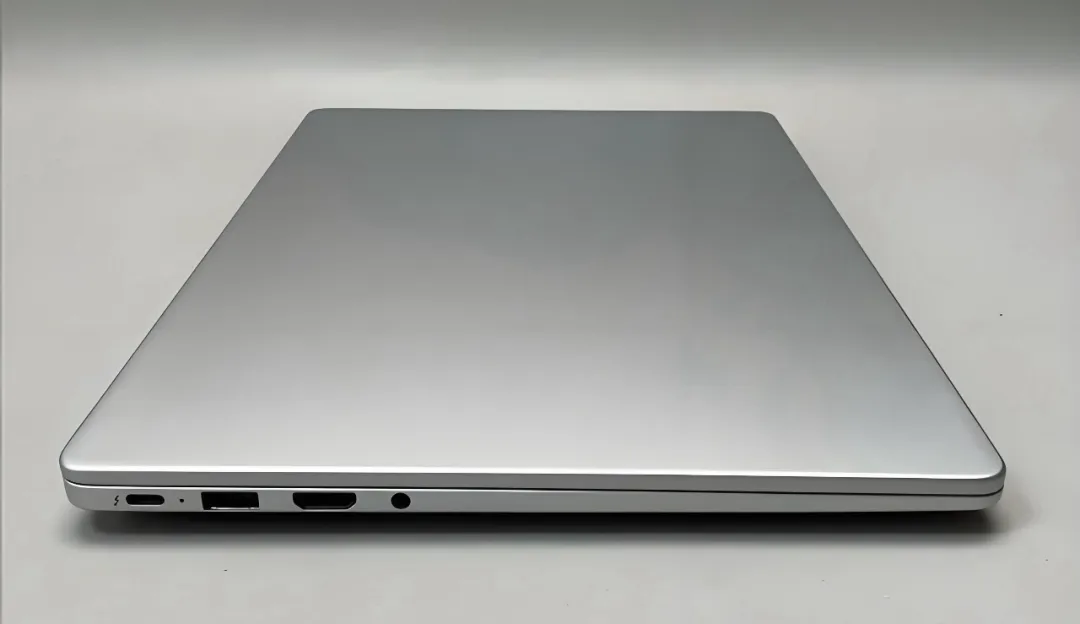 公司顶梁柱早上还在默默工作，下午交完辞职报告直接走了，老板发现其电脑里的资料消失了，愤怒不已，却无可