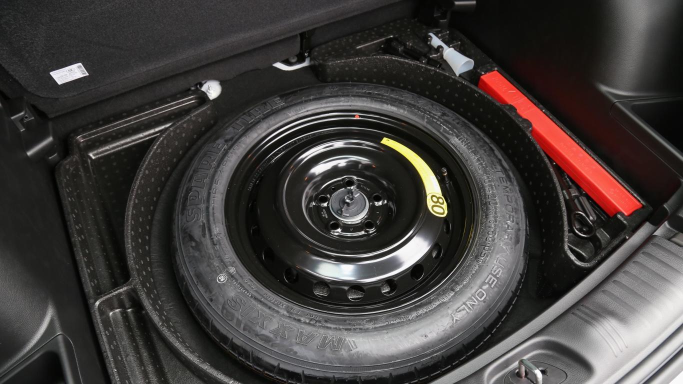 备胎曾是燃油车的“标配”，为啥成了新能源汽车的“弃子”？