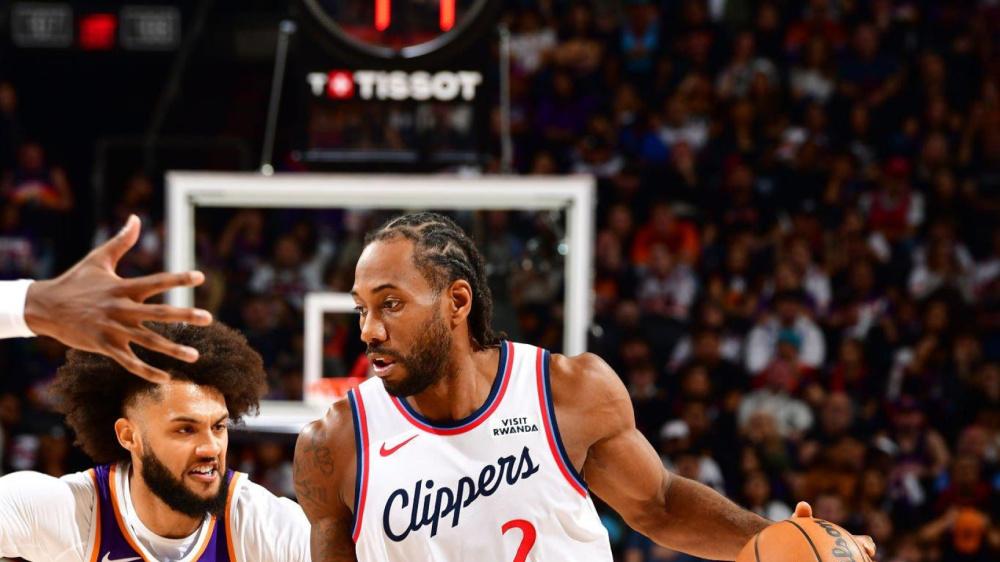 小卡落选全明星迎爆发！单核25+8+5提前打卡 迎着三人滑翔暴扣太猛