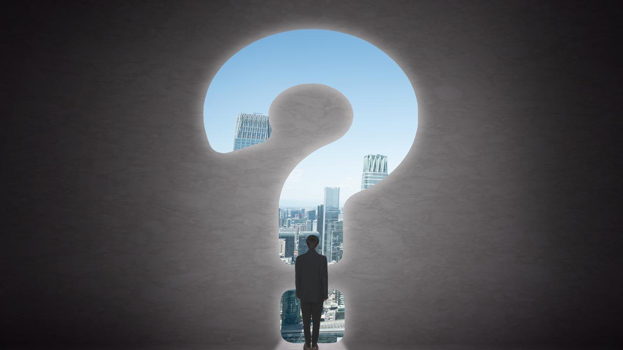 手有闲钱十万，是买理财产品好还是基金定投好？