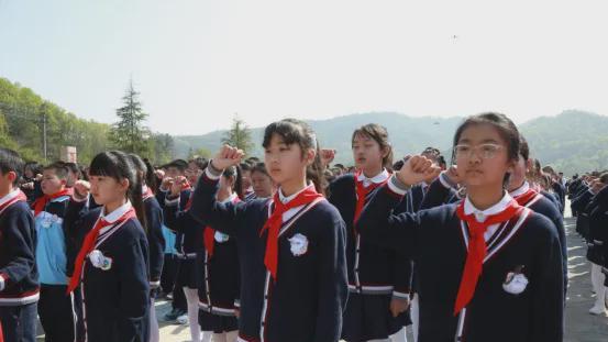 信阳市第三实验小学：吟诗意忆英烈 绘春韵寄哀思