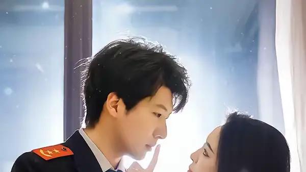 《总裁老婆太厉害，我兵王身份没用》甜宠与悬疑交织的都市奇恋