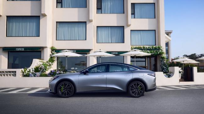 极狐新阿尔法S5搭载800V快充，15分钟续航直抵南京引热议！