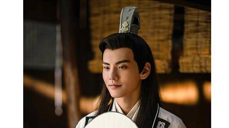 双族设定封神！《九霄寒夜暖》：温差 CP 贴贴甜炸，解锁古偶甜宠新玩法