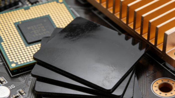 高填充纳米氧化锌在硅橡胶导热垫片中的性能优化路径