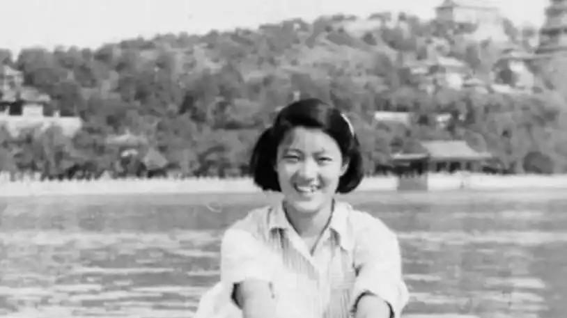 延安第一美女是谁，有何巨大争议与贺子珍冲突，多次入党为何被拒