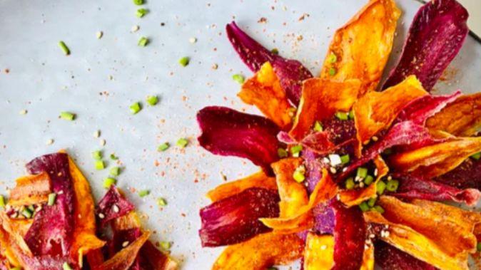 琥珀流光，酥脆生香：灯影苕片的光影美学