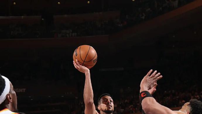 29分大胜，拿下天王山！布伦森狂轰39分8助，25次30+追平亚历山大