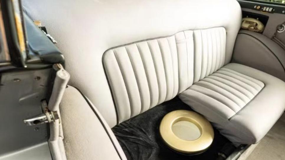 赛力斯汽车“车载便器”专利正式获批：可解决长途出行内急需求