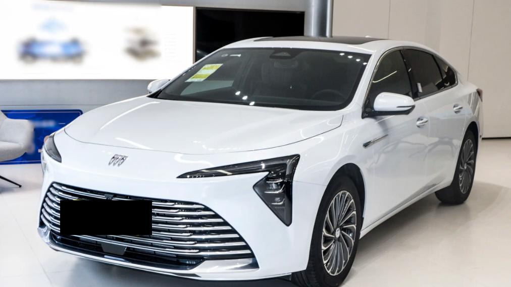 气场“两米八”，26款别克君越一口价15.99万元起，是时候下手了？