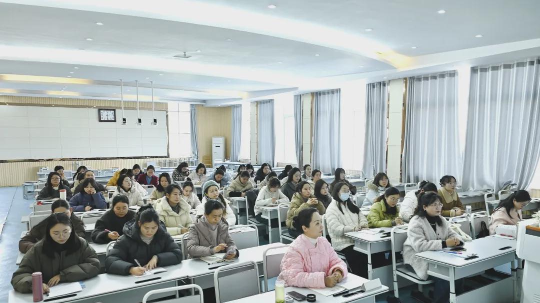 信阳市第一实验小学班主任“青蓝工程”成果汇报圆满落幕