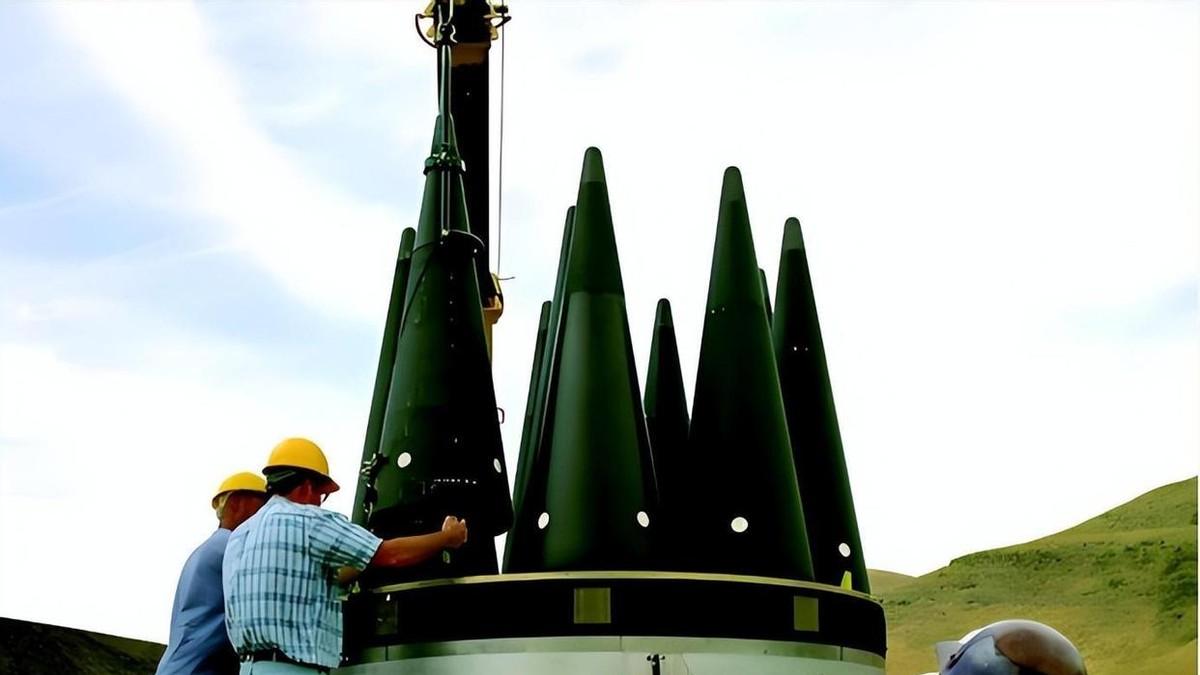 日本要拥核，英法要向乌派兵，丹麦下令要开枪，联合国谴责特朗普