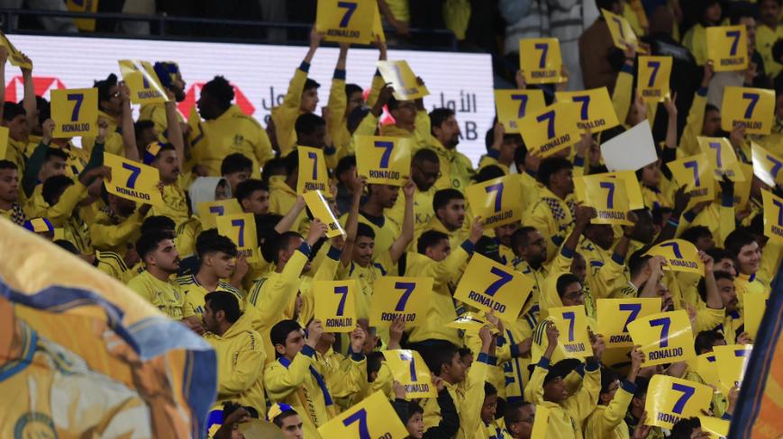 利雅得胜利球迷力挺C罗！