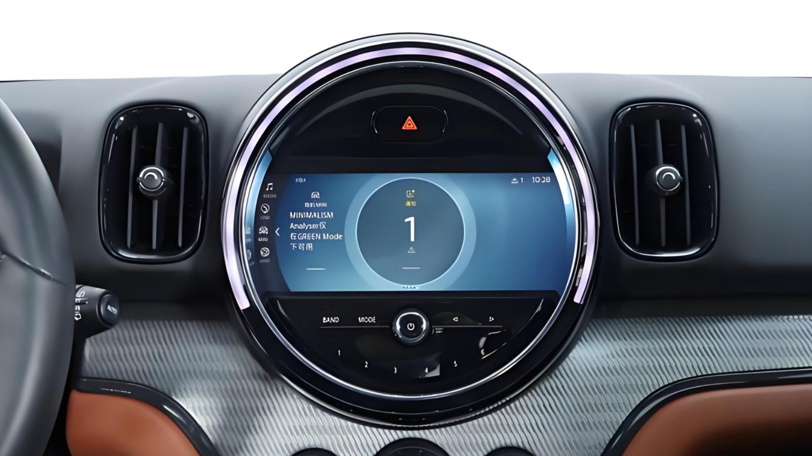 英德混血的小型车，四门四座布局，搭载2.0T四缸机+7速双离合