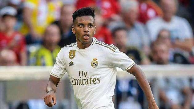 坦兹提醒恩里克，扎莱夫斯基属于秘密武器，罗德里戈适合大巴黎