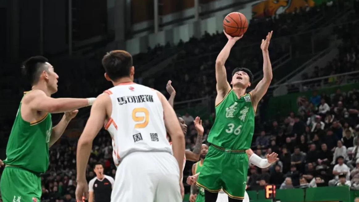 辽宁83-87负深圳，排名跌至第十名，外线命中率仅两成，亨特0分！