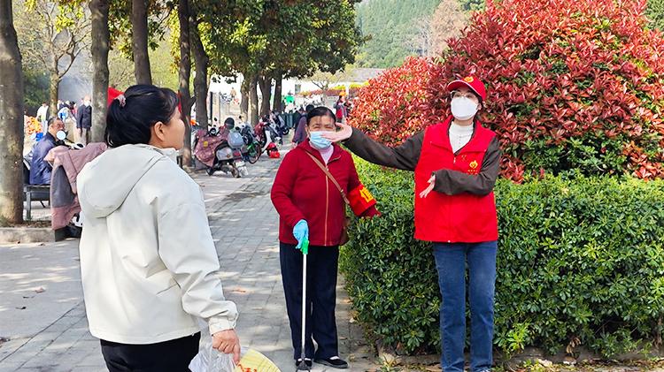 志愿守护平安行，文明祭祀寄深情——悦公益协会开展祭祀交通疏导活动
