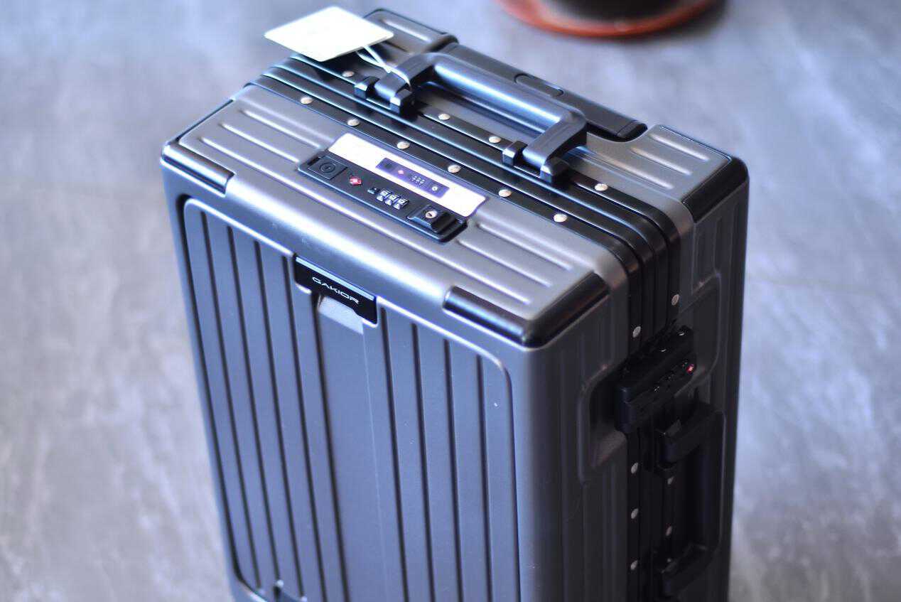 GaKior非时尚6防行李箱测评：200KG承重+4层进口科思创，凭实力出圈