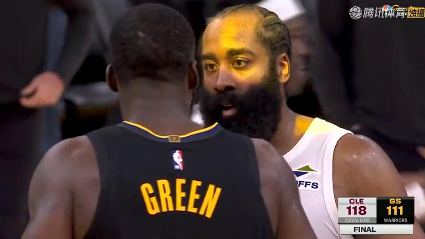 骑士险胜！哈登19+2+5，赛后哈登一把抱住格林，库里走入场内