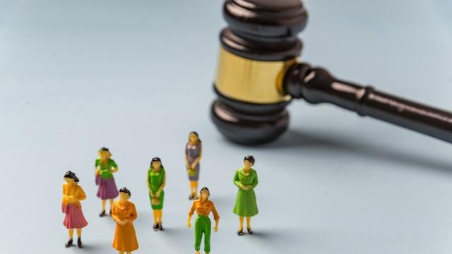 姐擅伪造委托书替妹签化疗知情书，获刑三年，家人代签也不能任性