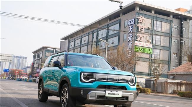 这款车不只会越野，还会哄娃、煮咖啡、放电影