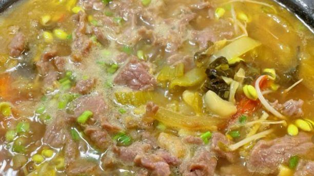 湿冷克星！重庆酸菜汆牛肉，酸辣鲜爽一身暖