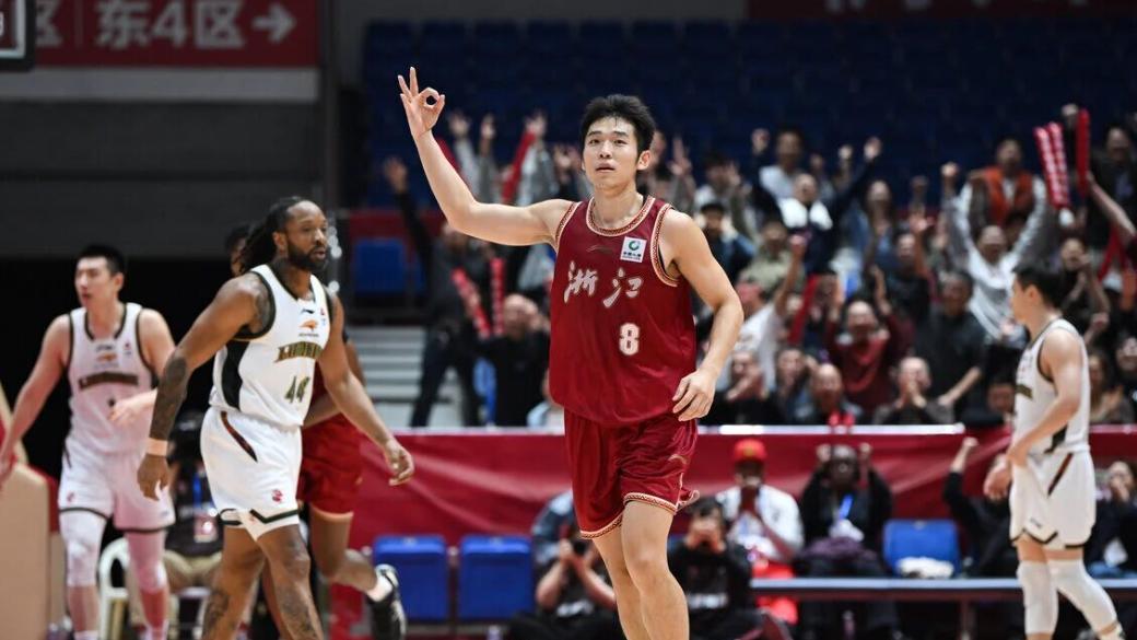 CBA最新排名：上海15连胜强势领跑，北京暂回第3，浙江成最大赢家