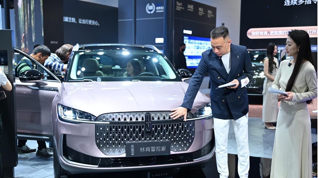 车展体验“雨天自动关窗”：突然下雨也不怕忘关天窗