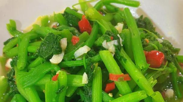 田间嫩藤入锅清炒，一口尝尽皖乡夏日鲜爽