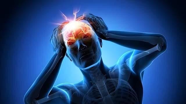 突发脑中风不是老年人专利，记住3点快速识别，关键时刻能救命