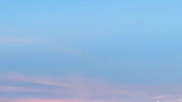 落日吻上海湾，列车驶过潮间，遇见厦门十里长堤