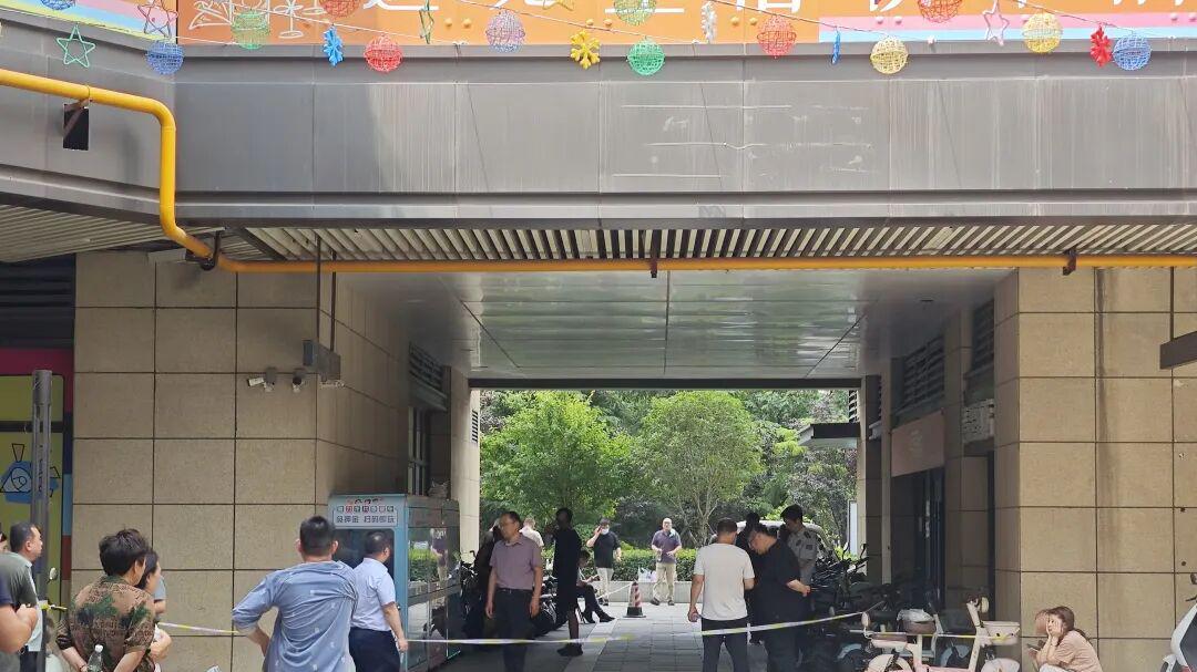 怪消防、怪物业、怪街道，就是不怪乱停乱放、自私自利的业主？