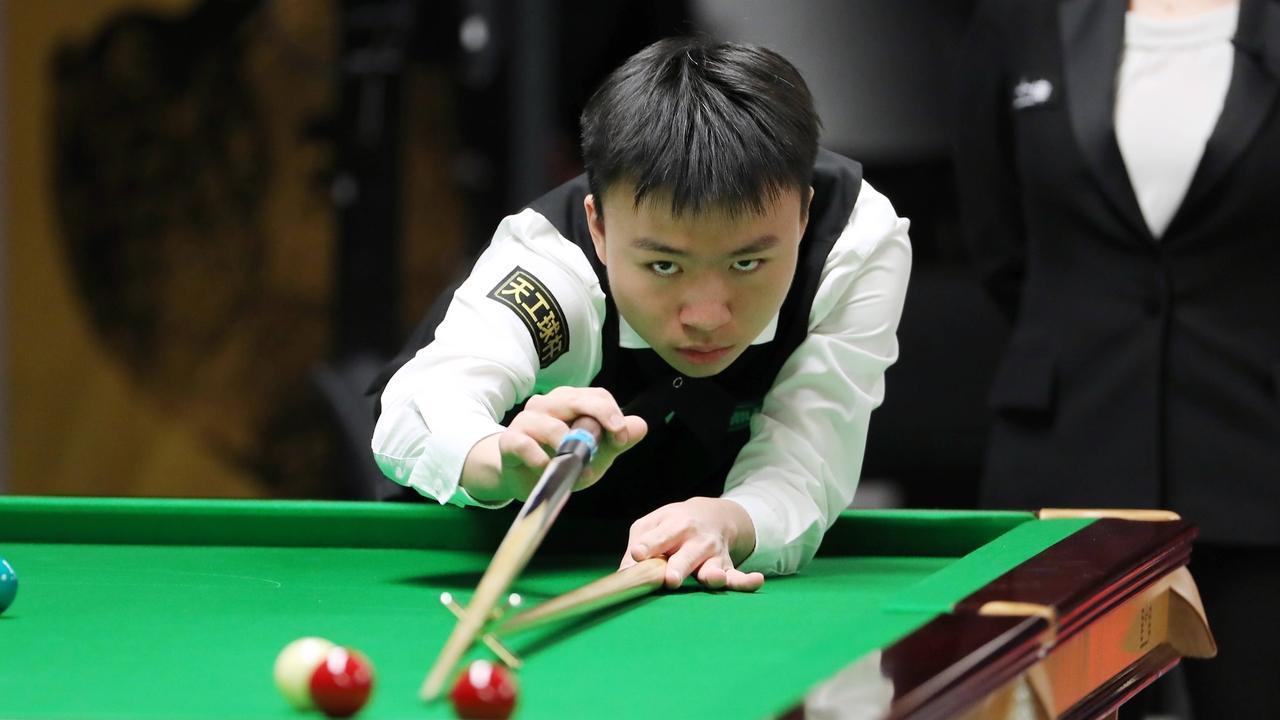 世锦赛资格赛：江俊10-7掀翻高排名选手，2杆破百9杆50+ 强势晋级