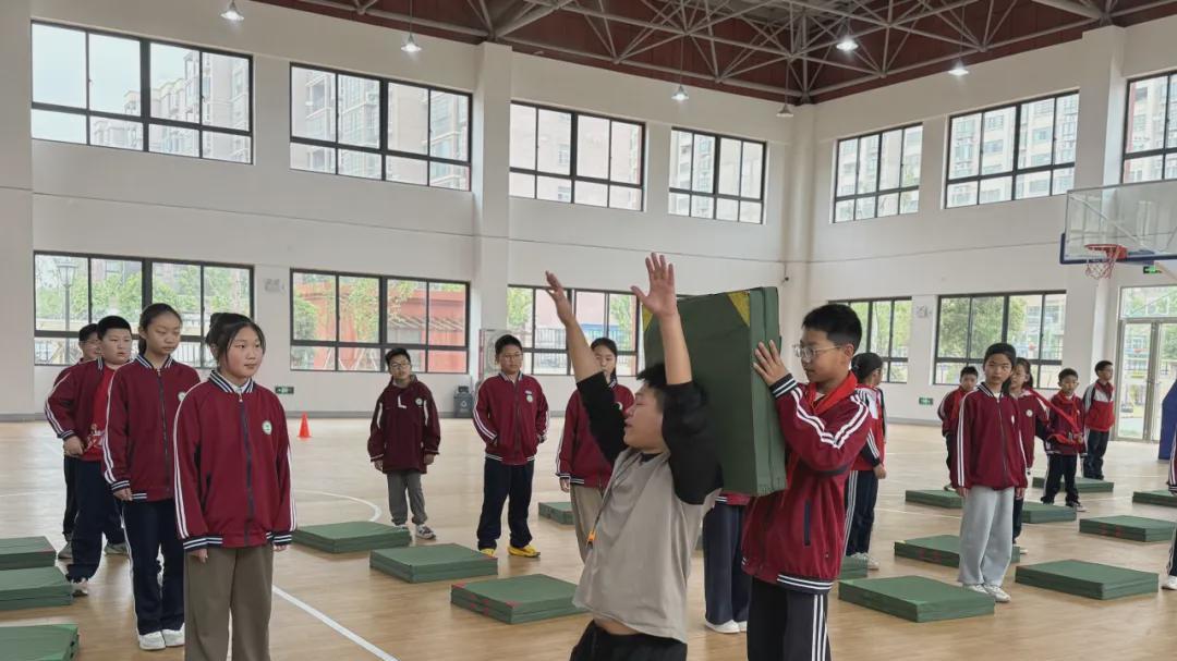 信阳市羊山外国语小学分校：深耕课堂蕴素养 研思共进促成长