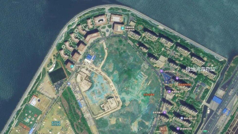 市北绿地阅海府邸地面车位受质疑，推进暂停