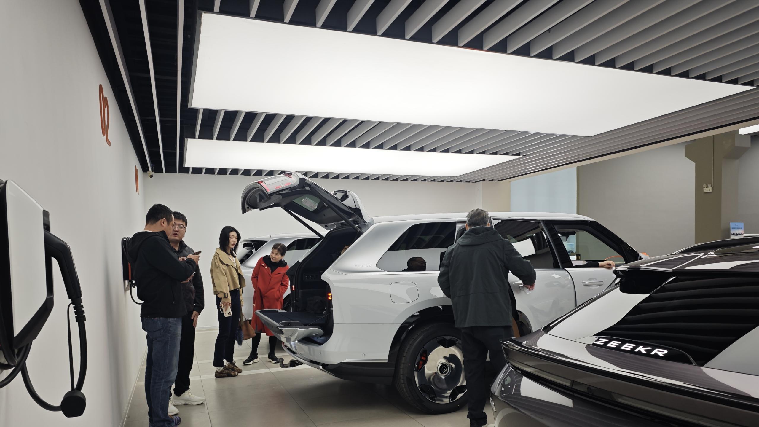 纠结半个月的朋友，终于定极氪9X了！