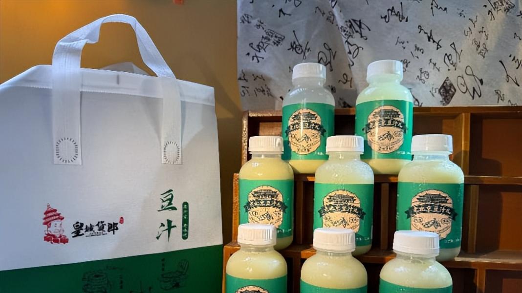 逛北京景区，喝一口皇城货郎：这才是地道老北京豆汁味儿