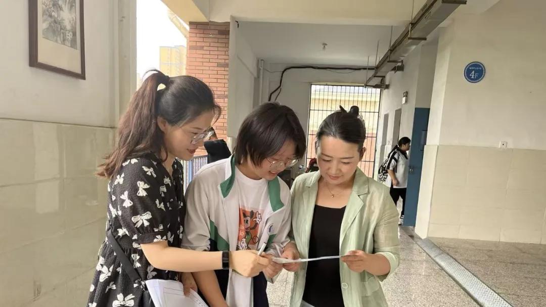 三尺讲台守初心 一片丹心育桃李——记阜南玉泉中学优秀教师张婷婷