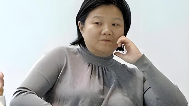 看妈妈为男人守寡25年，她离了3次婚，62岁活成另一种女人