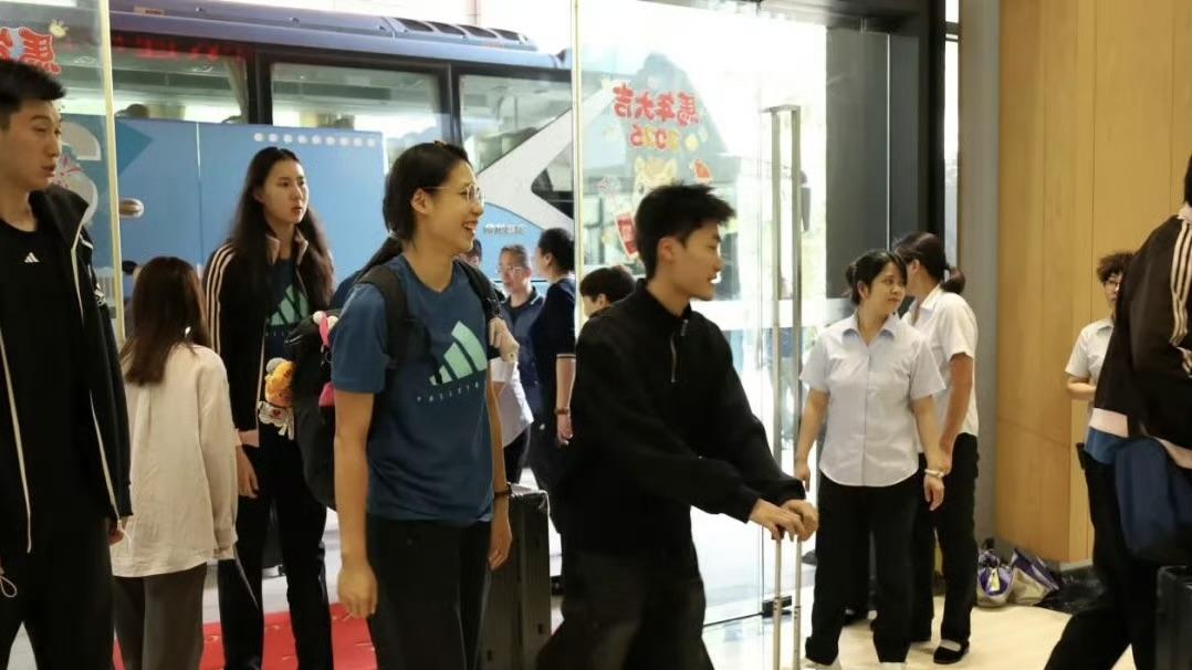 中国女排集训有变！赵勇率队，一行30人已到漳州，李盈莹没来？